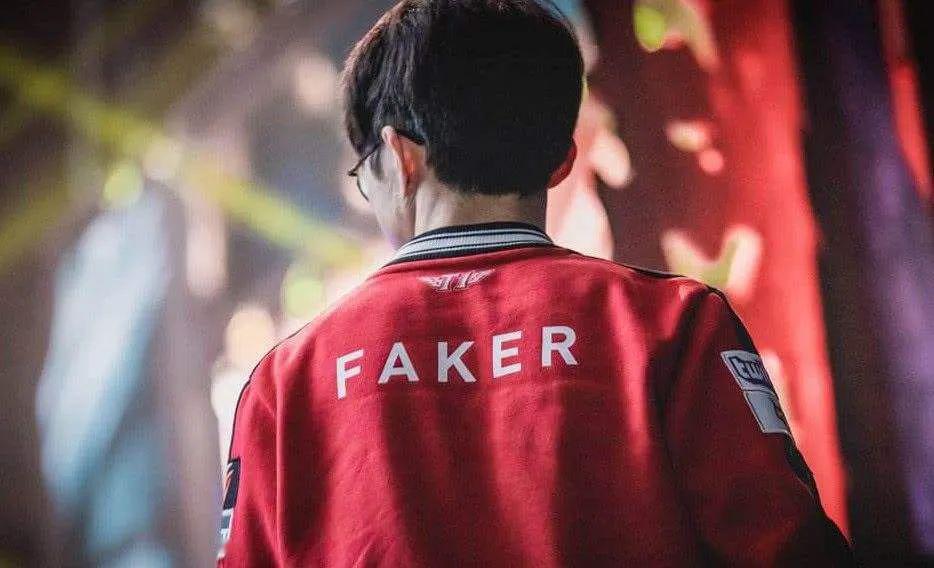EPL S20 小组赛：实力压制 Vitality 2-0轻取FURIA