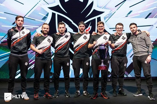 英雄联盟UZI退役，国外LOL圈纷纷祝福